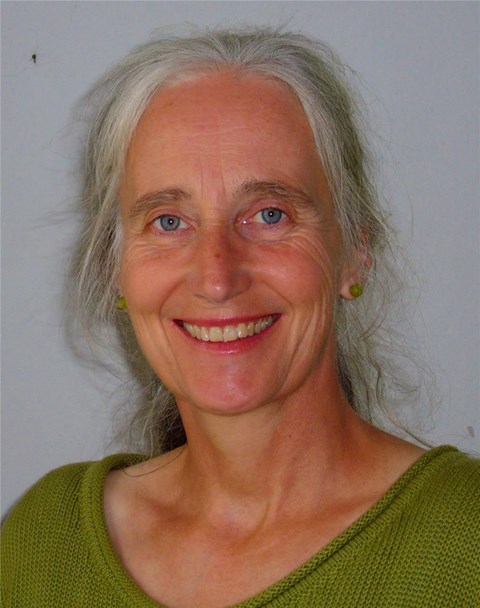 Mundhenke, Esther